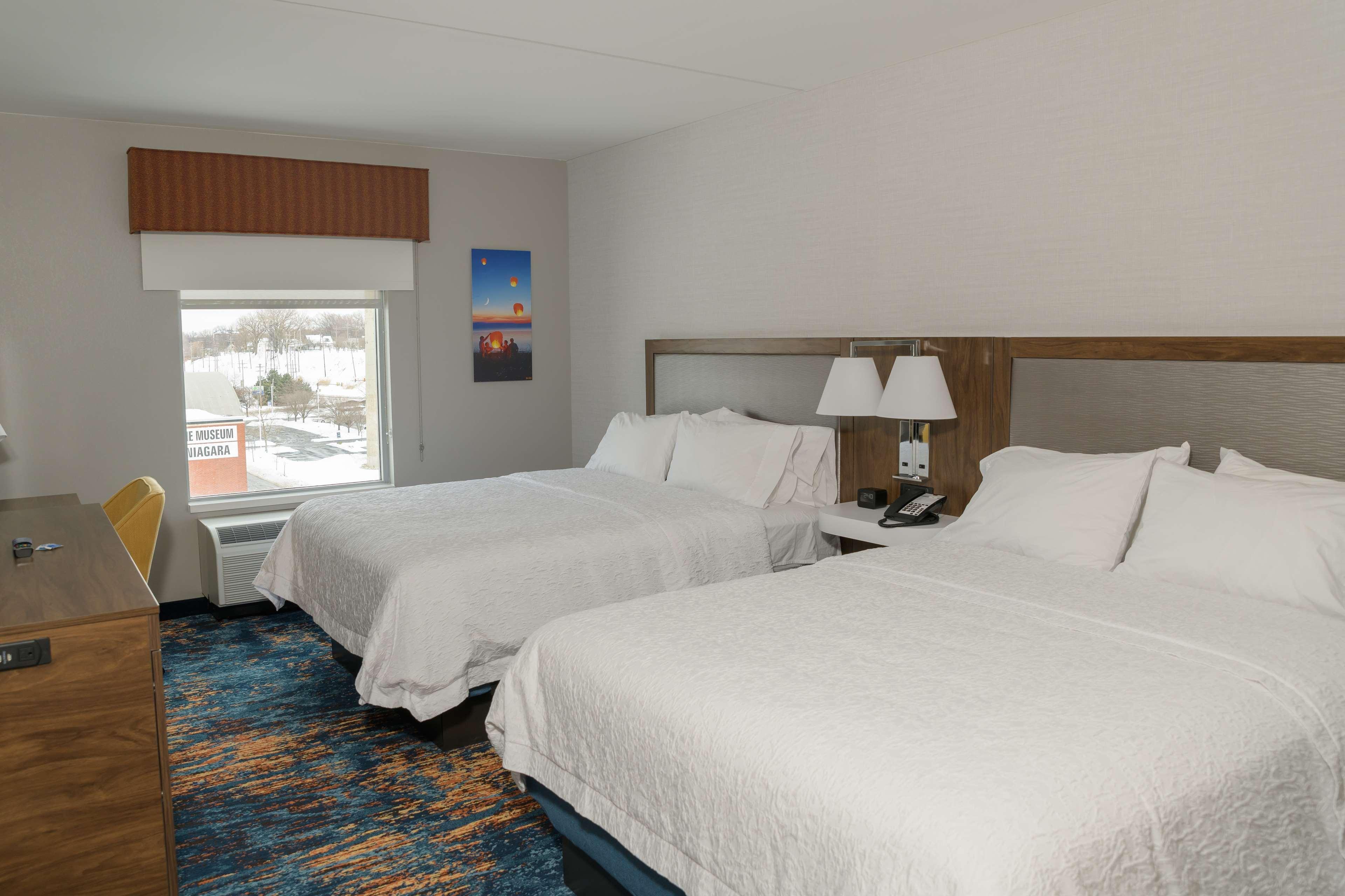 Hampton Inn & Suites Erie Bayfront Exterior photo