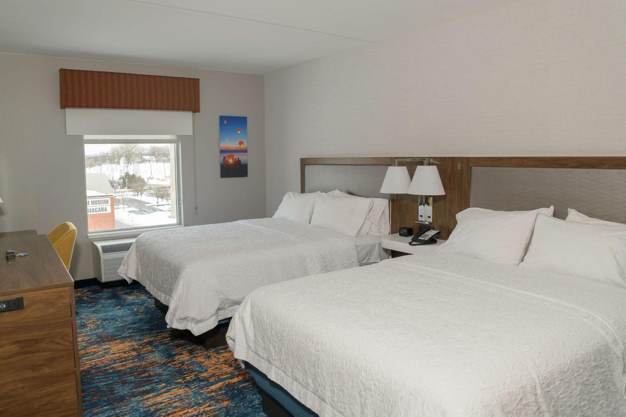Hampton Inn & Suites Erie Bayfront Exterior photo